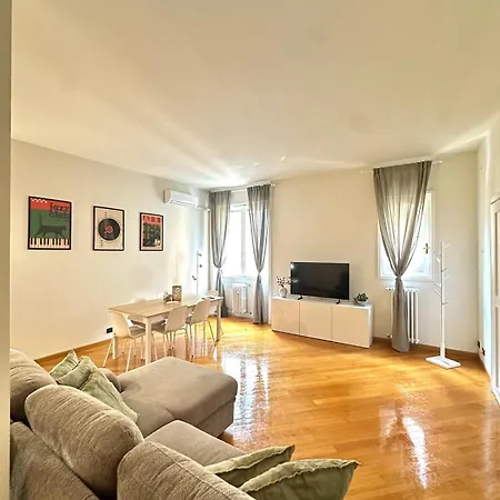 Station 150 Mq Apartment